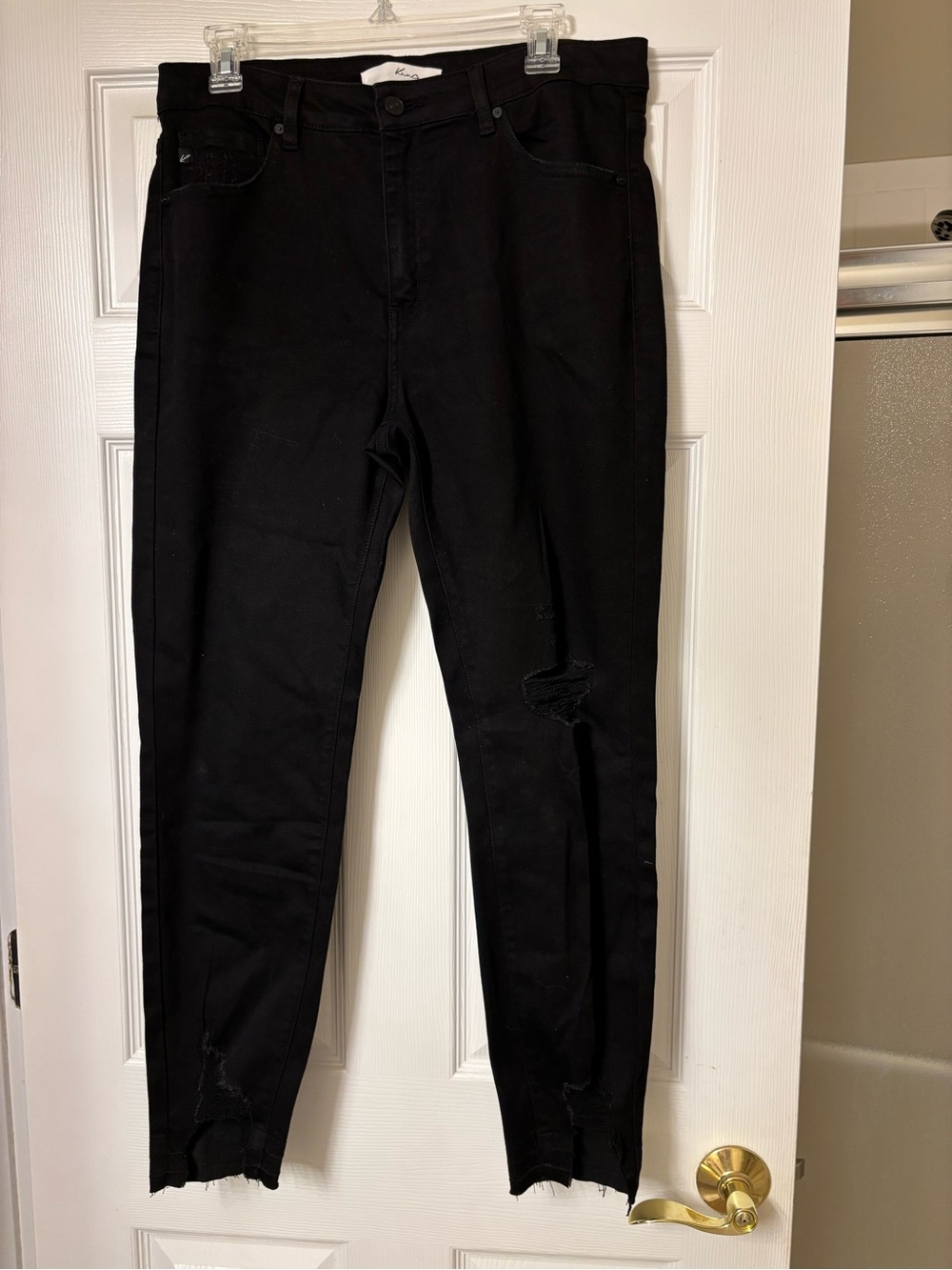New w/out tags. KanCan black Distressed Skinny Jeans. Sz 13/30.